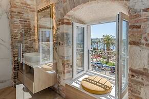 Grand Palace Luxury Retreat - Tale Of The Sea