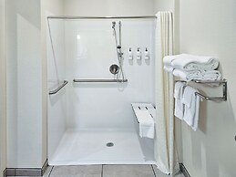 Cobblestone Hotel & Suites - Eaton