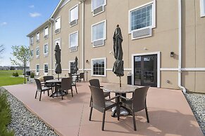 Cobblestone Hotel & Suites - Eaton