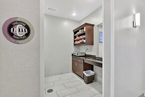 Cobblestone Hotel & Suites - Eaton