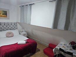 Tower Bridge Roomzzzz BnB