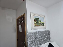 Tower Bridge Roomzzzz BnB