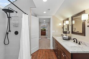Madrona Bliss A Modern Escape (114429191)