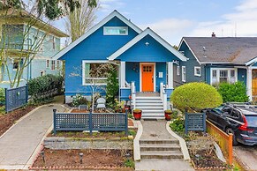 Madrona Bliss A Modern Escape (114429191)