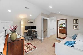 Madrona Bliss A Modern Escape (114429191)