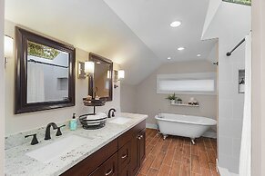 Madrona Bliss A Modern Escape (114429191)
