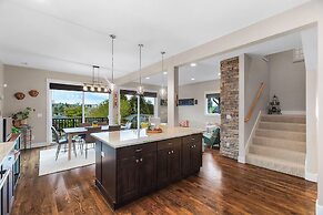 Madrona Bliss A Modern Escape (114429191)