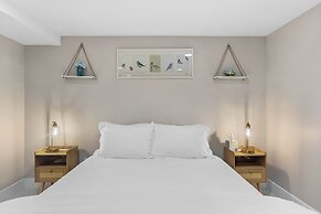 Madrona Bliss A Modern Escape (114429191)