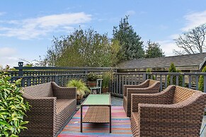 Madrona Bliss A Modern Escape (114429191)