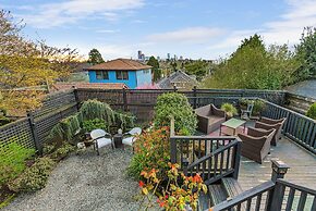Madrona Bliss A Modern Escape (114429191)