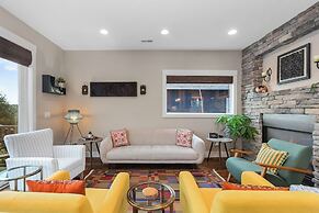 Madrona Bliss A Modern Escape (114429191)