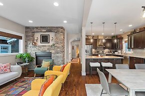 Madrona Bliss A Modern Escape (114429191)