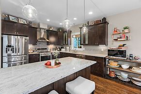 Madrona Bliss A Modern Escape (114429191)