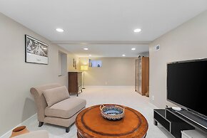 Madrona Bliss A Modern Escape (114429191)