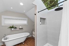 Madrona Bliss A Modern Escape (114429191)