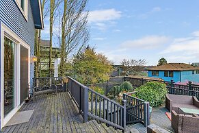 Madrona Bliss A Modern Escape (114429191)