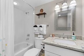 Madrona Bliss A Modern Escape (114429191)