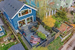 Madrona Bliss A Modern Escape (114429191)