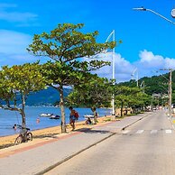 Casa de Frente pro Mar com Piscina