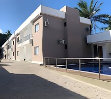 Condomínio com Piscina á 500m da Praia