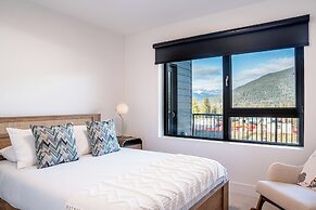 Drop In Condo by Revelstoke Vacations