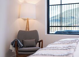 Drop In Condo by Revelstoke Vacations