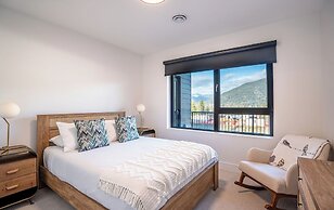 Drop In Condo by Revelstoke Vacations