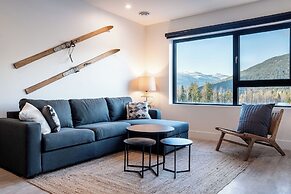 Drop In Condo by Revelstoke Vacations