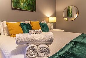 Private Home by the Beach , With hot tub and Pool Dog Friendly