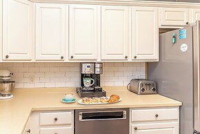 Private Home by the Beach , With hot tub and Pool Dog Friendly