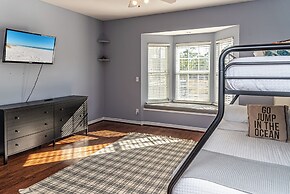 Private Home by the Beach , With hot tub and Pool Dog Friendly