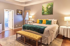 Private Home by the Beach , With hot tub and Pool Dog Friendly