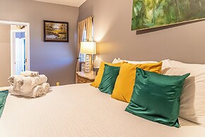 Private Home by the Beach , With hot tub and Pool Dog Friendly