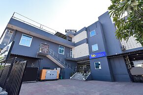 Fabhotel Dream Palace