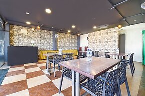 Fabhotel Dream Palace