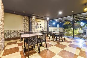 Fabhotel Dream Palace
