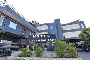 Fabhotel Dream Palace