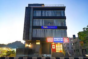 Fabhotel Moonlight Inn