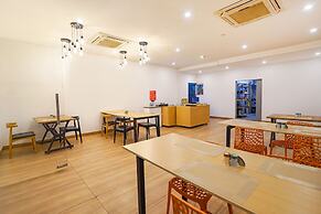 Fabhotel Moonlight Inn