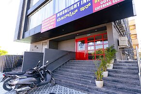 Fabhotel Moonlight Inn