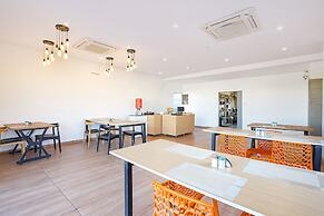 Fabhotel Moonlight Inn