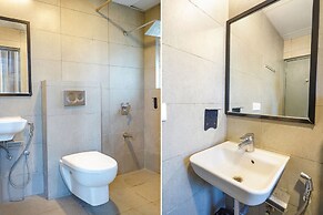 Fabhotel Moonlight Inn