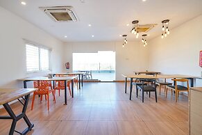 Fabhotel Moonlight Inn