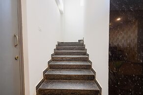 Fabhotel Moonlight Inn