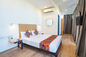 Fabhotel Moonlight Inn