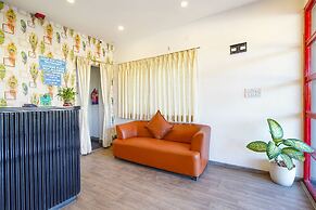 Fabhotel Moonlight Inn