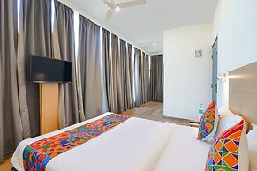 Fabhotel Moonlight Inn