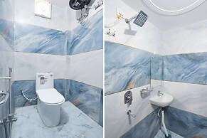 Fabhotel Radhika Palace