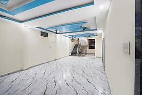 Fabhotel Radhika Palace