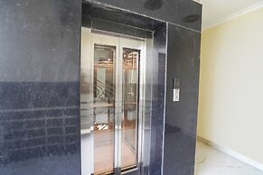 Fabhotel Radhika Palace